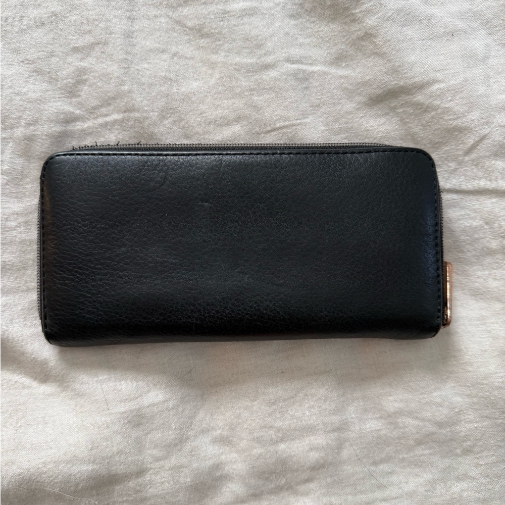 Michael Kors black leather and rose gold zippy wallet - Picture 2 of 9